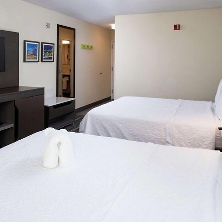 Hampton Inn Greensboro Airport מראה חיצוני תמונה
