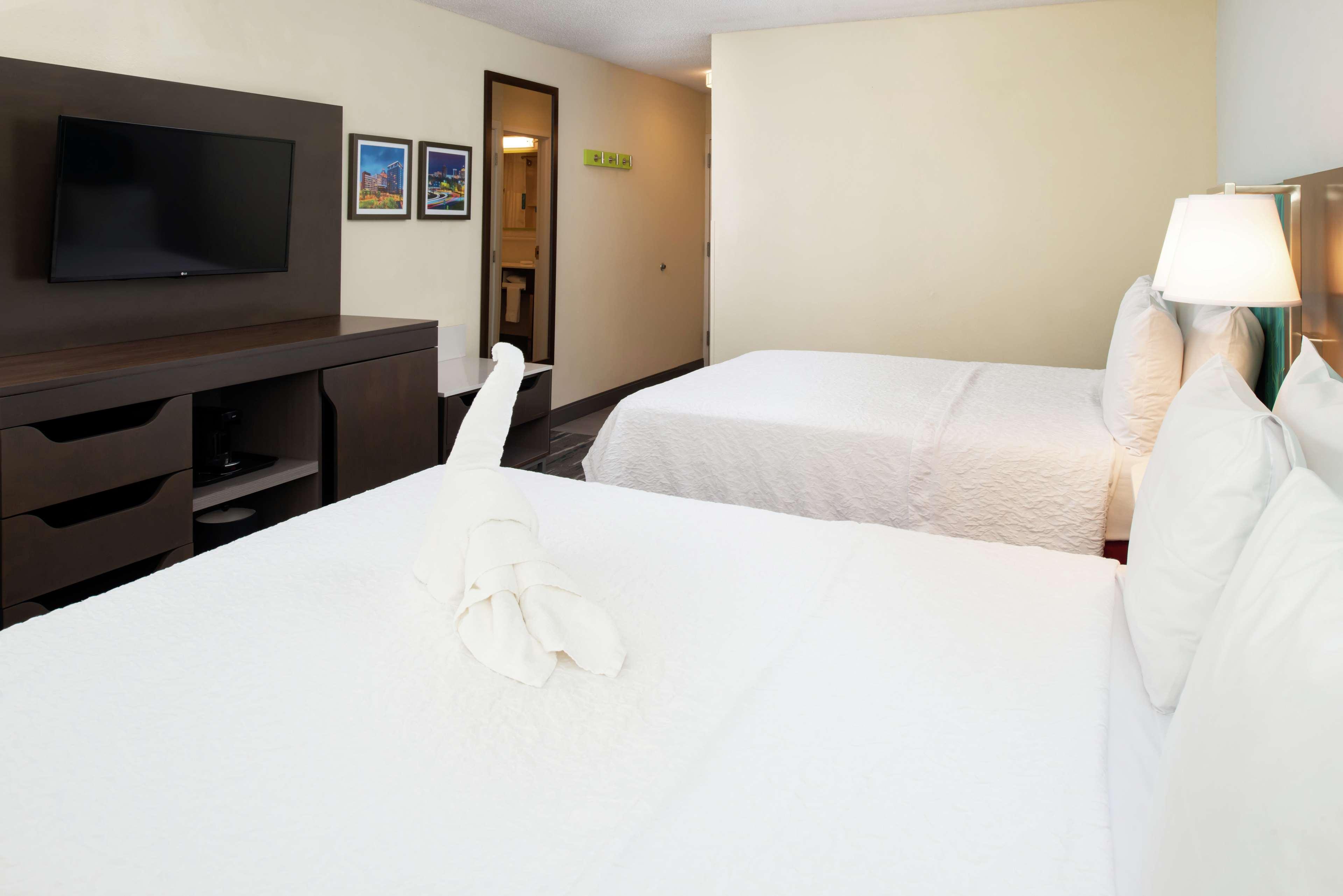 Hampton Inn Greensboro Airport מראה חיצוני תמונה