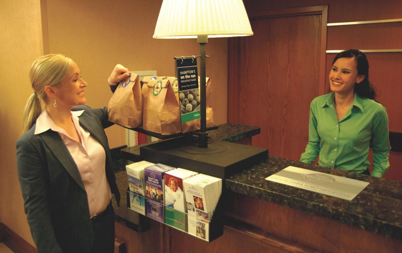 Hampton Inn Greensboro Airport מראה חיצוני תמונה