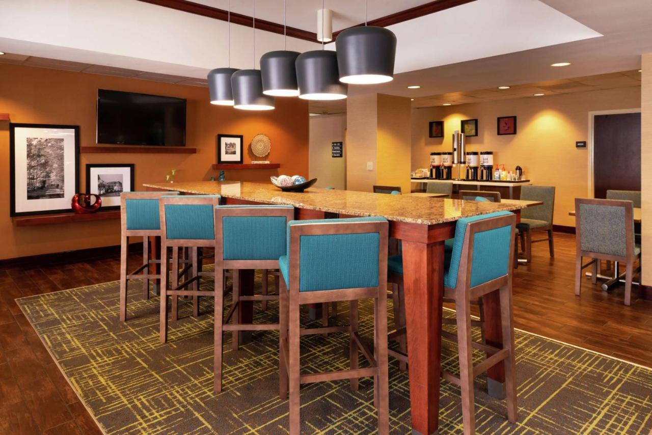 Hampton Inn Greensboro Airport מראה חיצוני תמונה