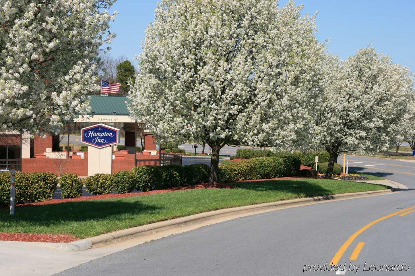 Hampton Inn Greensboro Airport מראה חיצוני תמונה